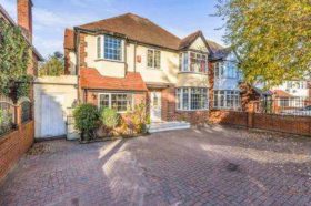 4 bedroom Detached f...